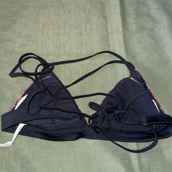 Lululemon Tidal Flow Triangle Top Paradise Camo Multi / Black - Picture 4 of 6